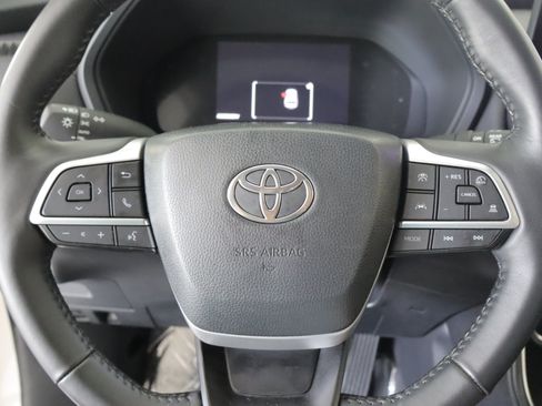 Used 2024 Toyota Grand Highlander AWD image 14