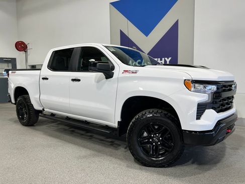 Used 2024 Chevrolet Silverado 1500 LT Trail Boss w/ Convenience Package II image 2