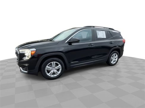 Certified 2022 GMC Terrain SLE w/ Driver Convenience Package image 4