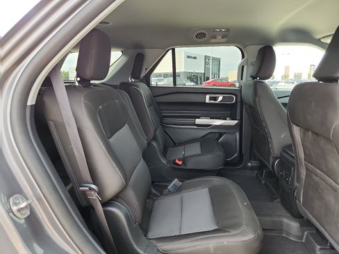 Used 2022 Ford Explorer XLT RWD image 14