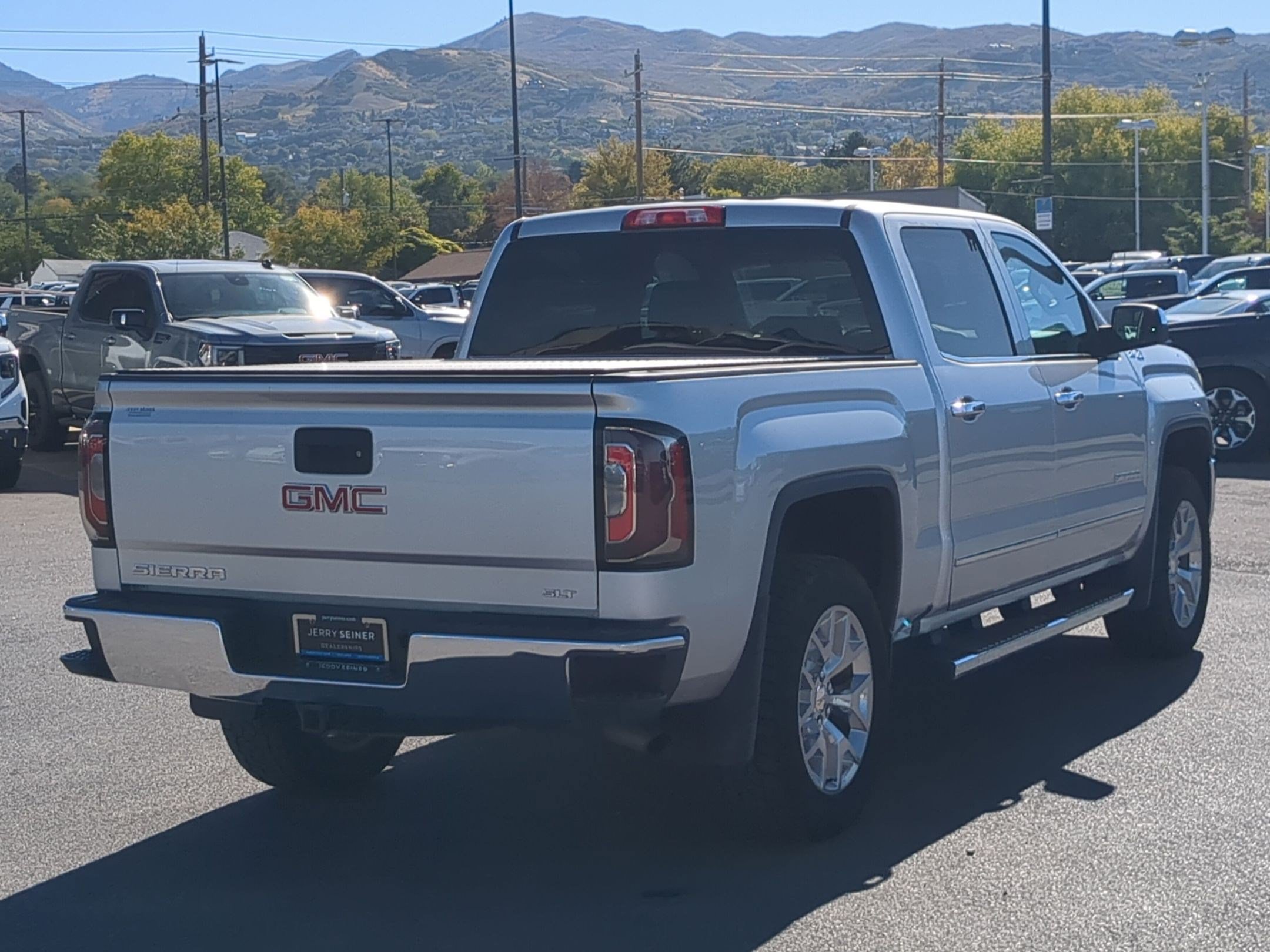 Used 2018 GMC Sierra 1500 SLT w/ SLT Premium Package AWD/4WD image 5
