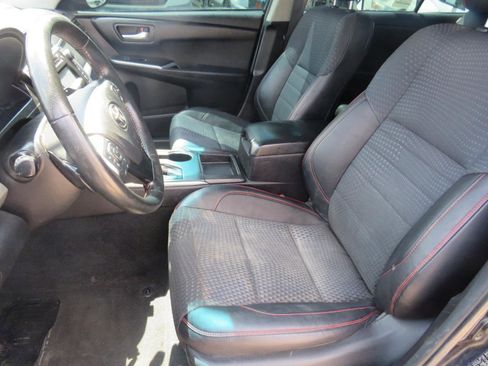 Used 2015 Toyota Camry SE FWD image 8