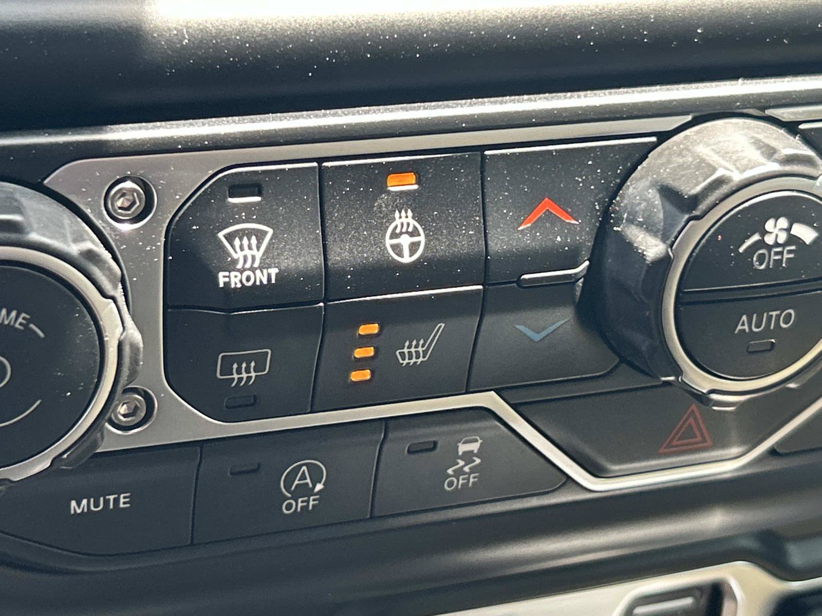 Used 2019 Jeep Wrangler Unlimited Sahara AWD/4WD image 36