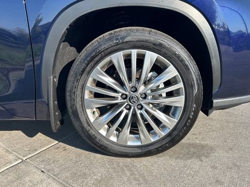 Used 2026 Toyota Highlander Platinum AWD/4WD image 31