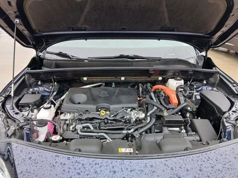 Used 2023 Toyota Venza LE image 30