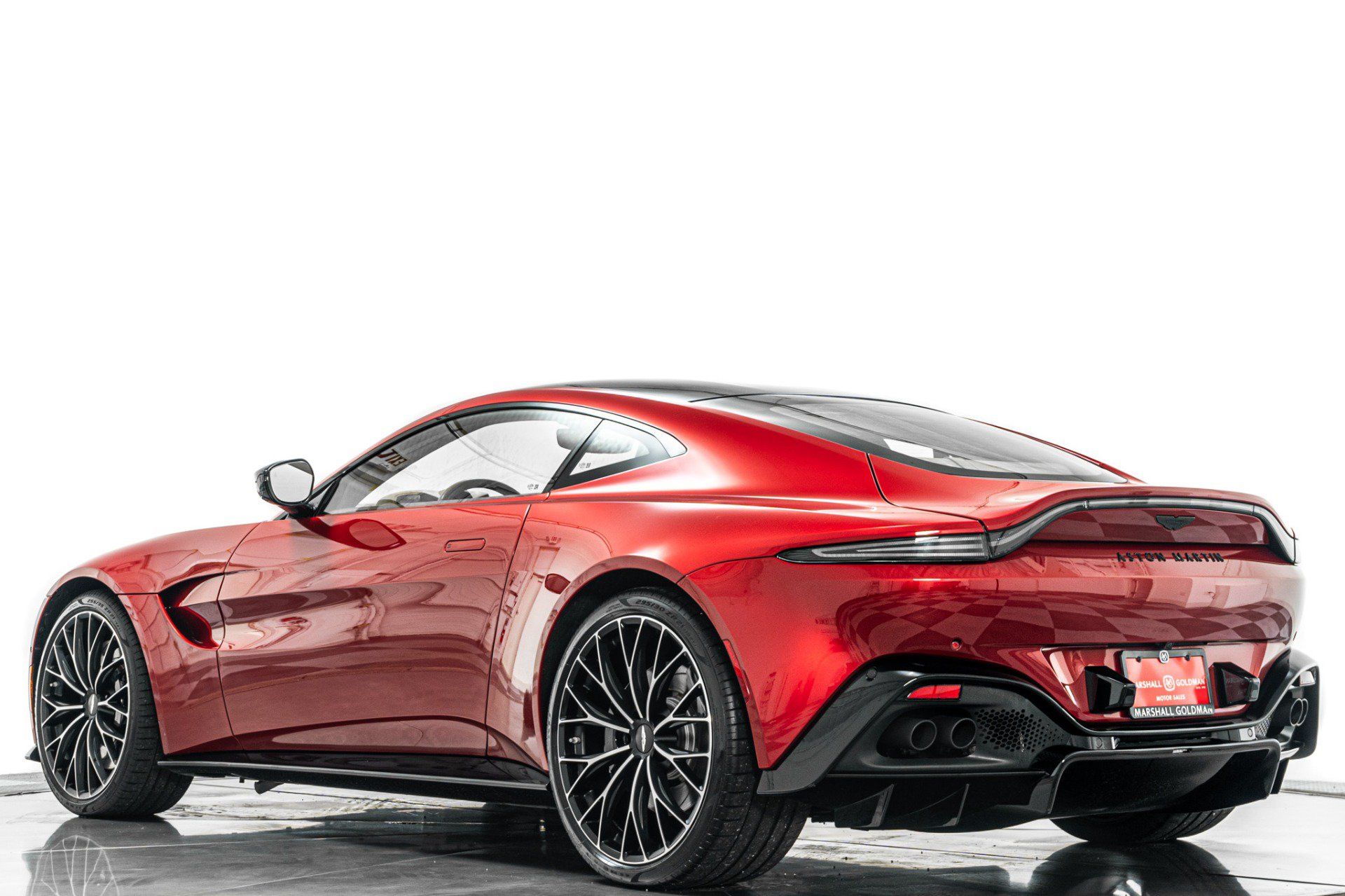 Used 2023 Aston Martin V8 Vantage Coupe RWD image 32