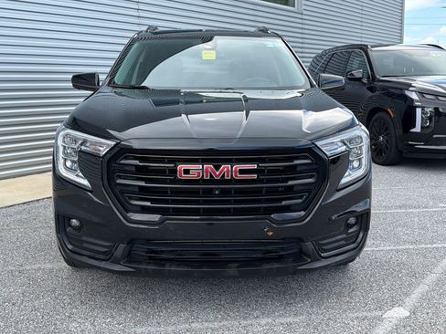 Used 2022 GMC Terrain SLT w/ Tech Package FWD image 3