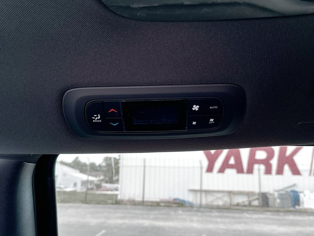 New 2027 Chrysler Pacifica Select FWD image 31