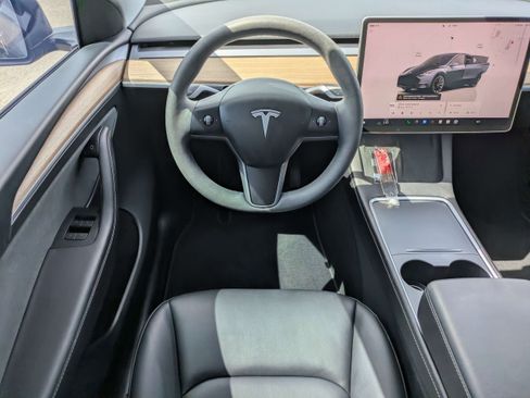Used 2024 Tesla Model Y 2WD image 15