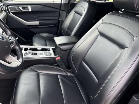 Certified 2022 Ford Explorer XLT w/ Equipment Group 202A RWD image 27