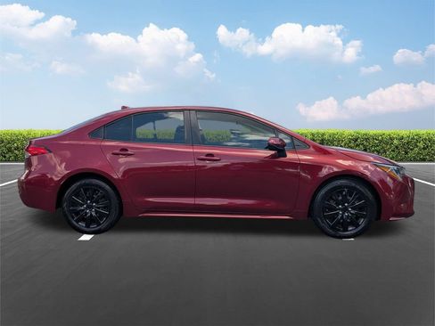 Used 2022 Toyota Corolla LE FWD image 3