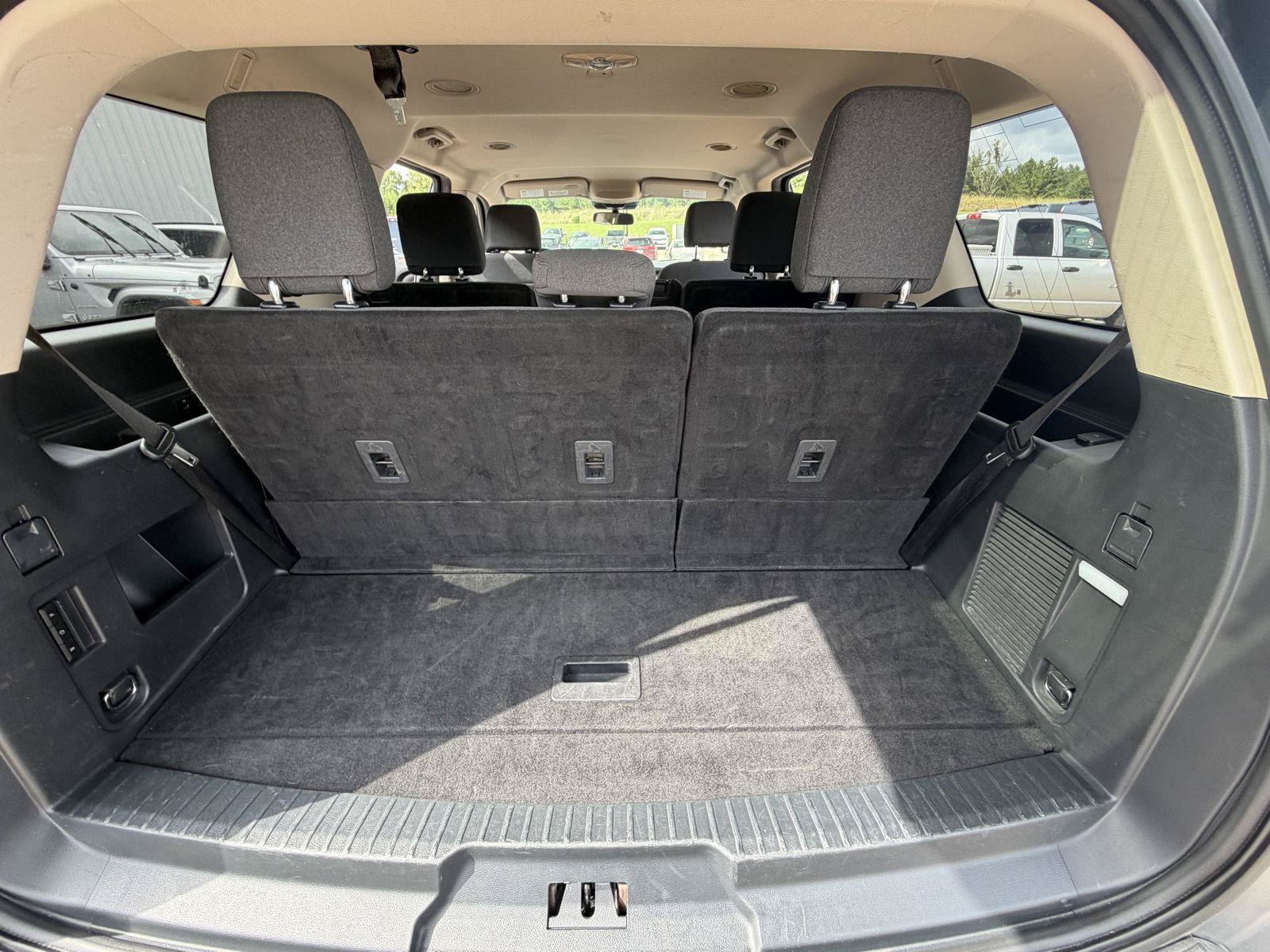 Used 2024 Ford Expedition XLT RWD image 18