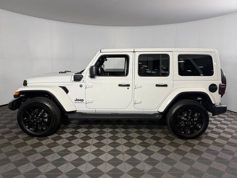 Used 2025 Jeep Wrangler Unlimited Sahara AWD/4WD image 12
