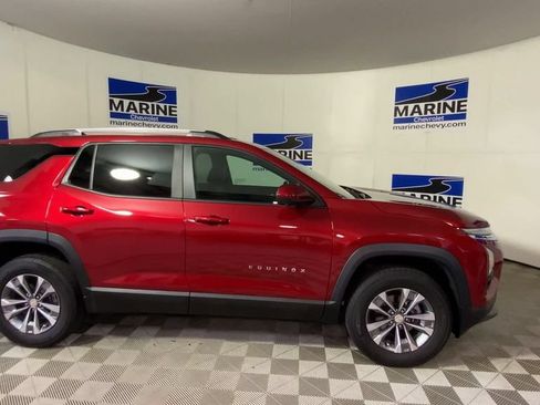 Used 2025 Chevrolet Equinox LT FWD image 3