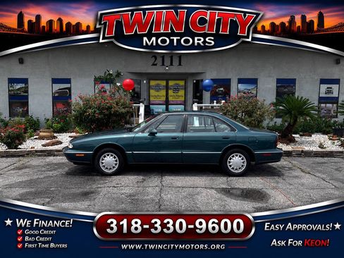 Used 1998 Oldsmobile 88 FWD image 2