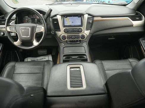 Used 2020 GMC Yukon Denali w/ Denali Premium Package image 21