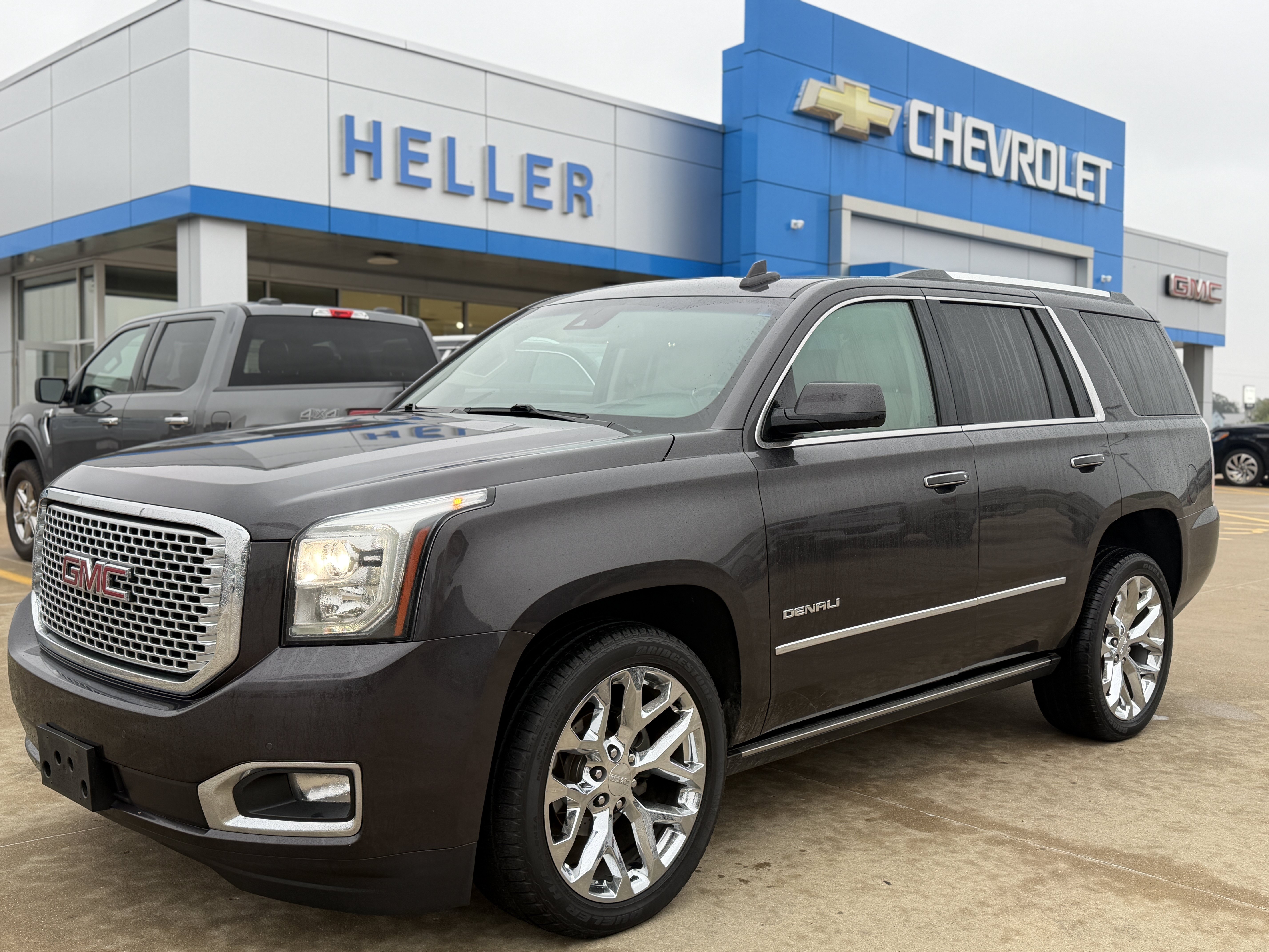 Used 2017 GMC Yukon Denali w/ Open Road Package AWD/4WD image 3