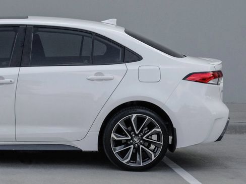 Used 2020 Toyota Corolla SE w/ SE Premium Package FWD image 12