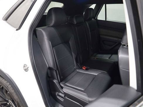 Used 2023 Volkswagen Atlas Cross Sport SE image 32