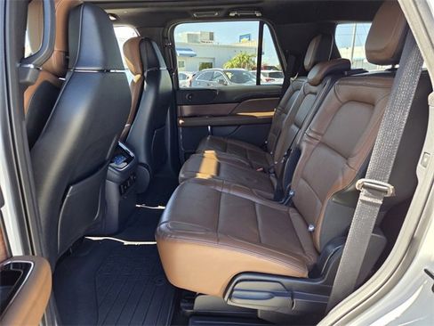 Used 2022 Lincoln Navigator Reserve image 16