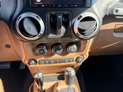 Used 2012 Jeep Wrangler Sahara w/ Connectivity Group AWD/4WD image 24