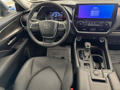 New 2026 Toyota Grand Highlander XLE AWD/4WD image 16
