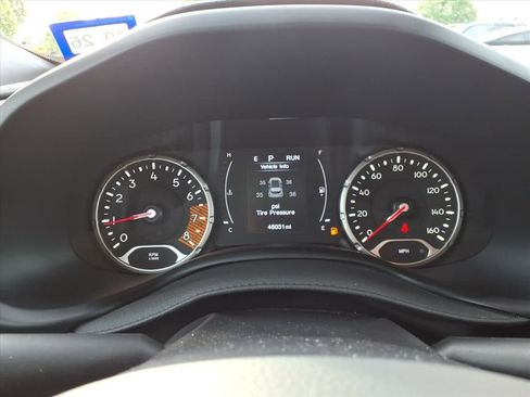 Used 2023 Jeep Renegade Latitude AWD/4WD image 14