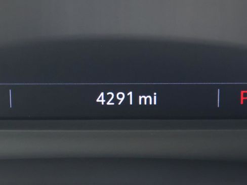 Used 2025 Cadillac XT6 Luxury image 33