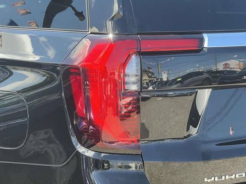 Certified 2025 GMC Yukon XL Denali AWD/4WD image 11
