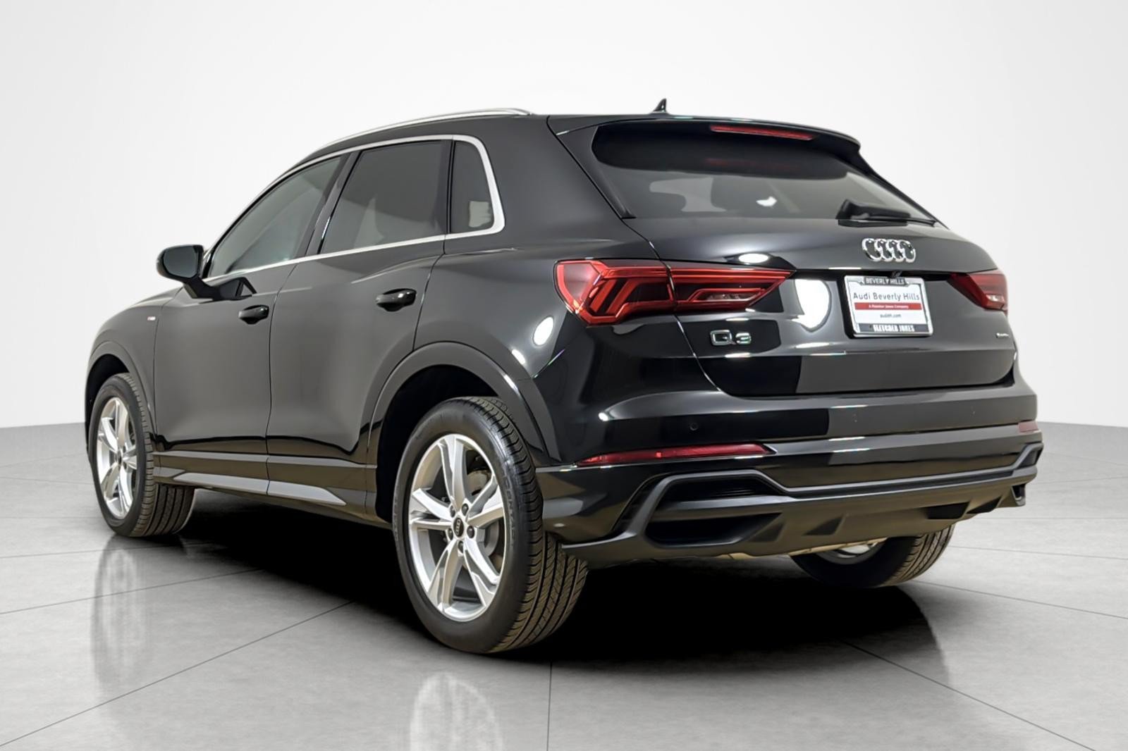 Used 2023 Audi Q3 2.0T Premium Plus w/ Premium Plus Package AWD/4WD image 3