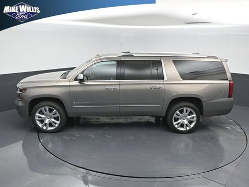 Used 2019 Chevrolet Suburban Premier RWD image 12