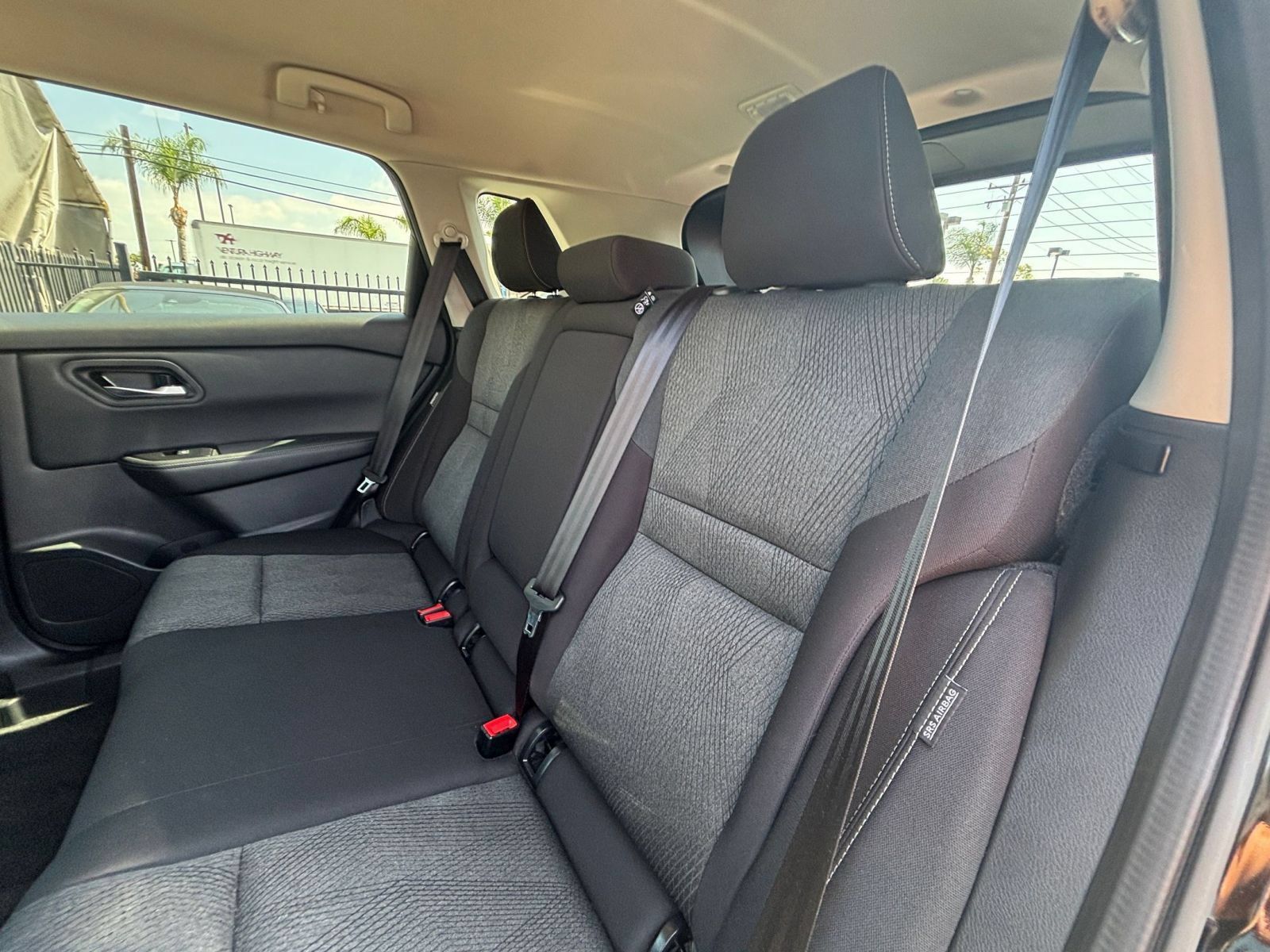 Used 2025 Nissan Rogue SV AWD/4WD image 38