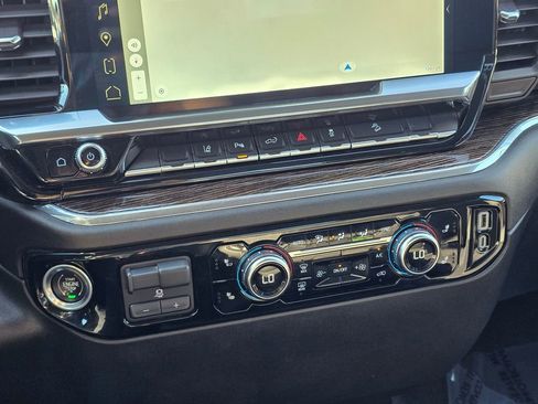 Used 2024 GMC Sierra 2500 SLE image 32