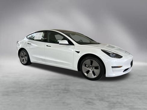 Used 2023 Tesla Model 3 Standard Range RWD image 2