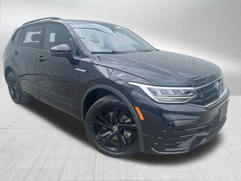 Used 2024 Volkswagen Tiguan SE R-Line FWD image 3