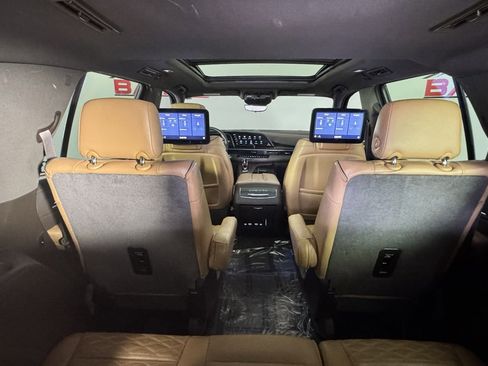 Used 2021 Cadillac Escalade Premium Luxury AWD/4WD image 41