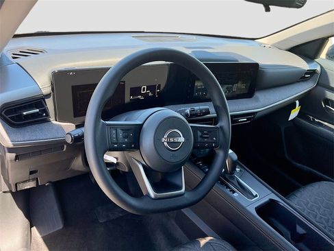 New 2025 Nissan Kicks SV image 9