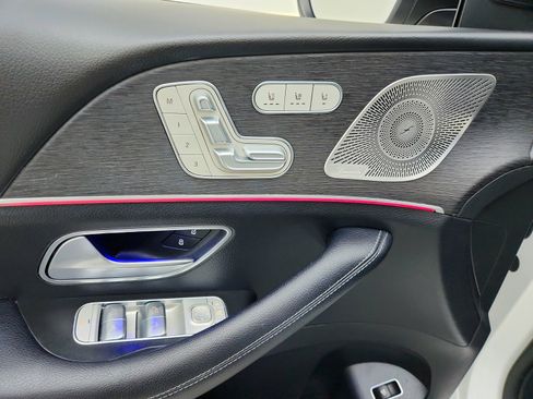 Used 2021 Mercedes-Benz GLS 450 4MATIC image 25
