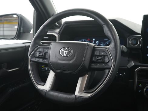 Used 2025 Toyota 4Runner Limited w/ Tow Technology Package AWD/4WD image 14
