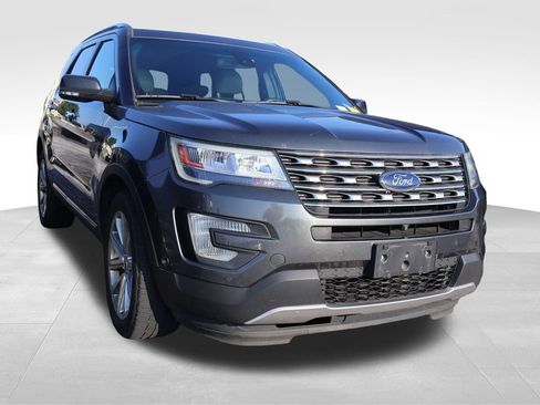 Used 2017 Ford Explorer Limited w/ Equipment Group 301A AWD/4WD image 10