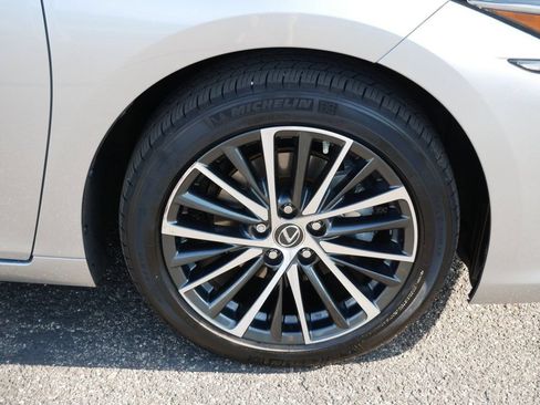 Certified 2024 Lexus ES 250 w/ Premium Package AWD/4WD image 8