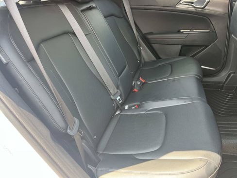 Used 2025 Kia Sportage EX FWD image 25