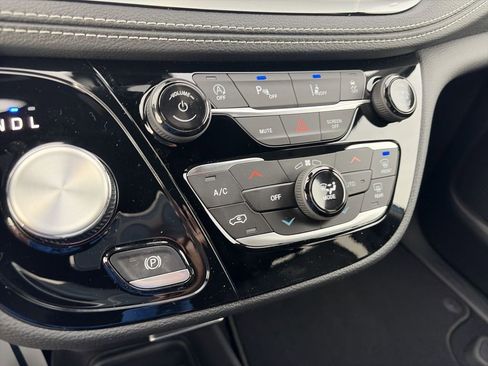 New 2026 Chrysler Pacifica Select w/ S Appearance Package FWD image 18