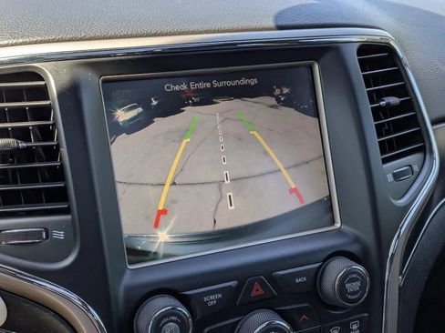 Used 2015 Jeep Grand Cherokee Limited w/ Luxury Group II image 18