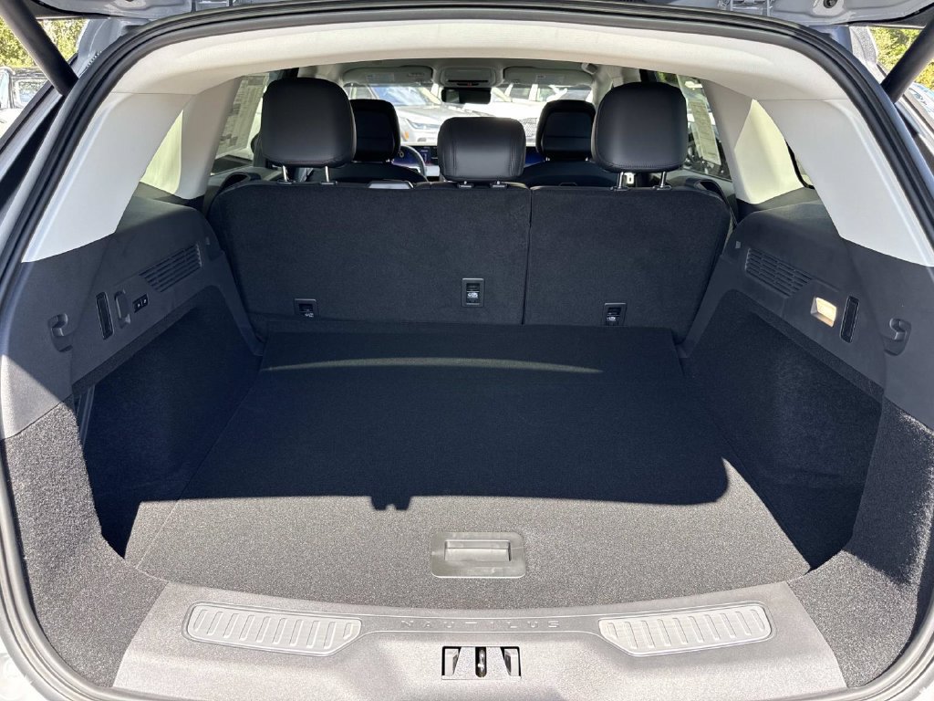 New 2026 Lincoln Nautilus Premier AWD/4WD image 11
