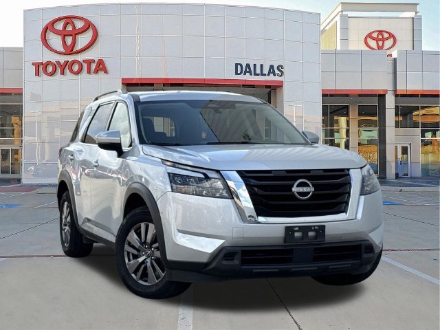 Used 2025 Nissan Pathfinder SV FWD image 1