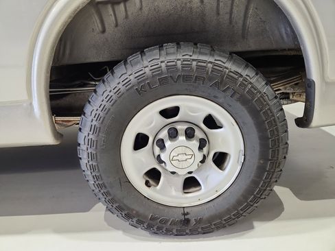 Used 2009 Chevrolet Express 2500 Extended image 17