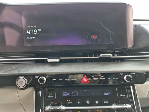 Certified 2023 Kia Carnival SX image 9