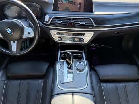 Used 2022 BMW 740i w/ M Sport Package image 11
