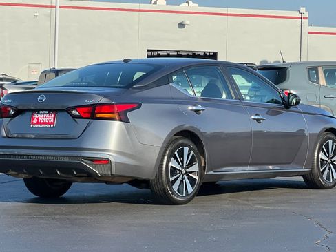 Used 2022 Nissan Altima 2.5 SV image 2